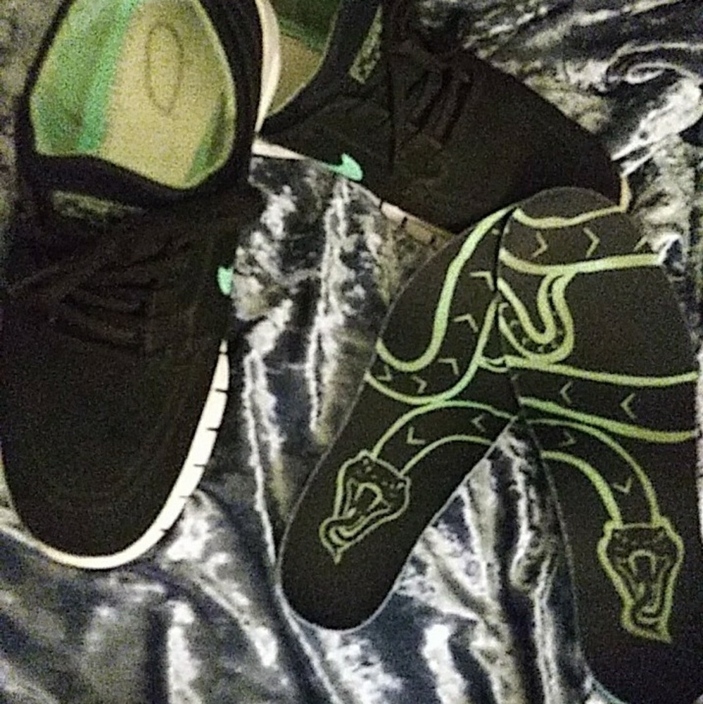Size 6y/8 women's nike sb Stefan Janoski EUC
